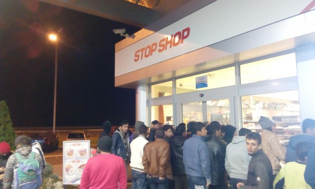 Petrol station in Adaševci - closed for migrants